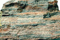 Титан-циркониевые кварциты связываются с накоплением устойчивых минералов